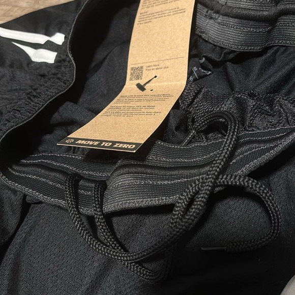 Nike DNA DRI-FIT 8" Basketball Shorts,moisture wick,zip pocket,drawstring waist - Picture 7 of 8